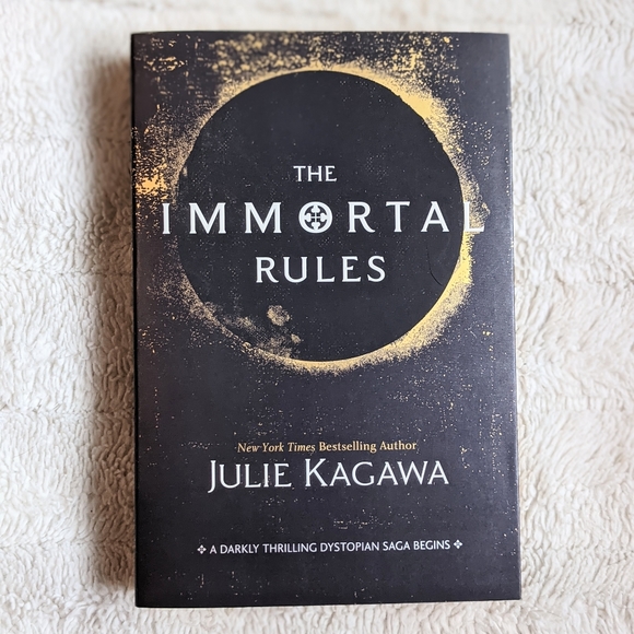 The Immortal Rules by Julie Kagawa - Picture 4 of 11